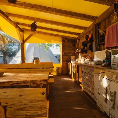 Valley Retreat Luxury tent Neoric