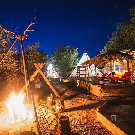 Valley Retreat Luxury tent Neoric