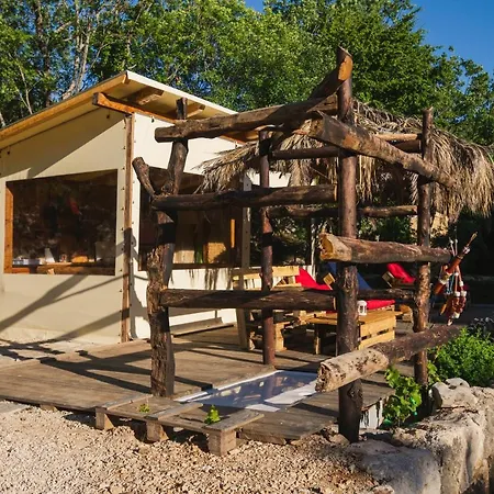 Valley Retreat Luxury tent